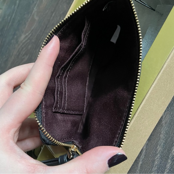 NWT Coach Corner Zip Wristlet in Black Signature Embossed Leather - Picture 5 of 8